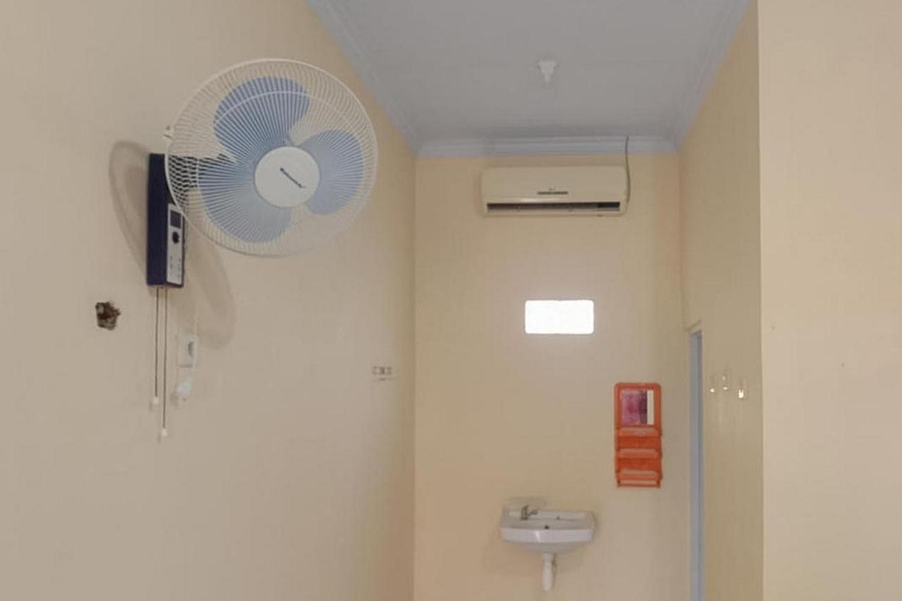 Kelapa Gading Homestay Syariah Redpartner Banyuwangi  Extérieur photo