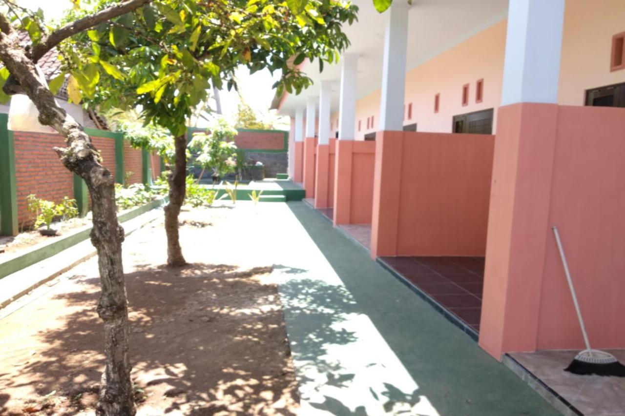 Kelapa Gading Homestay Syariah Redpartner Banyuwangi  Extérieur photo