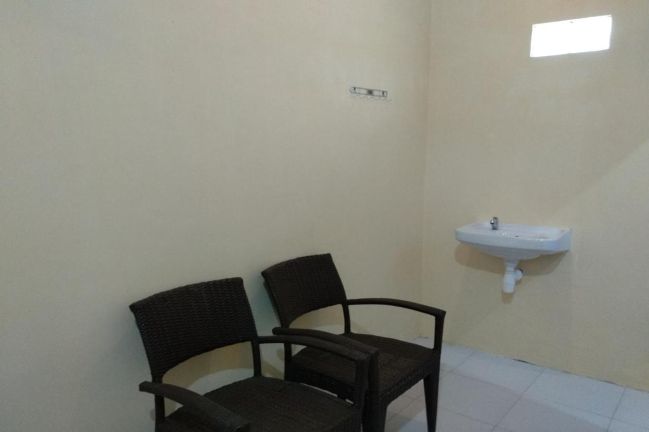 Kelapa Gading Homestay Syariah Redpartner Banyuwangi  Extérieur photo